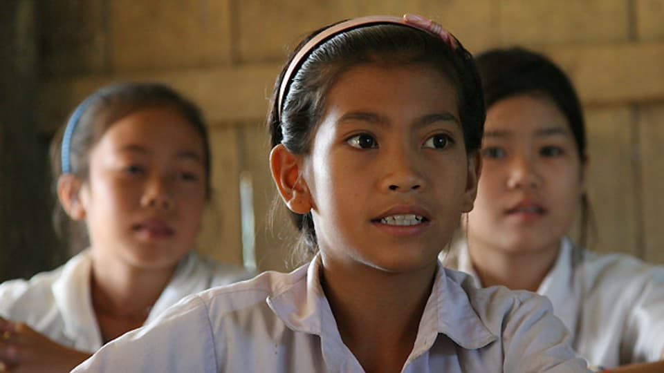 Schülerin in Laos.