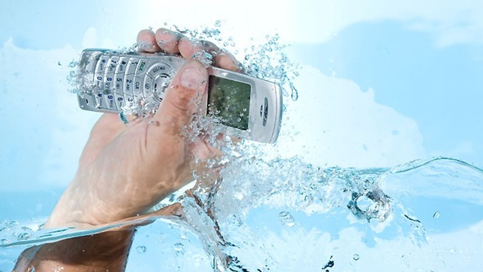 Wenn das Handy ins Wasser fällt - Trick 77 - SRF