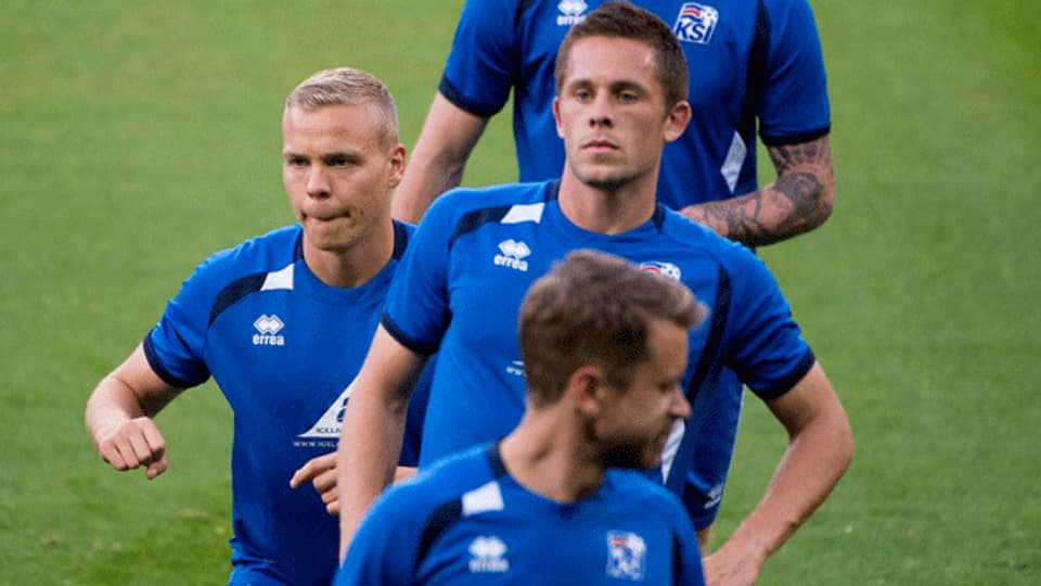 Die Nationalspieler aus Island bringen auch die isländischen Fans in die Schweiz.