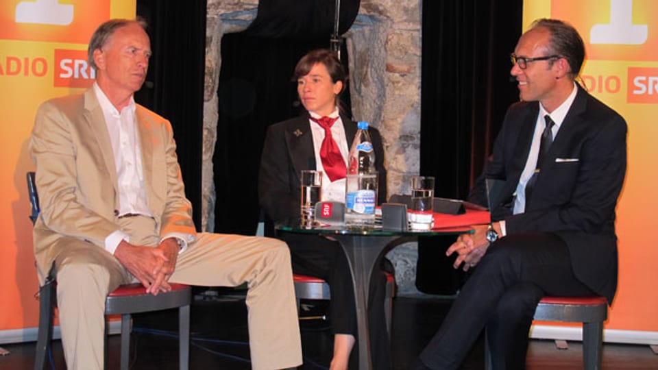 «Persönlich»-Gastgeber Christian Zeugin (rechts) mit dem deutschen Botschafter Otto Lampe und Chef-Concierge Cristina Bally.