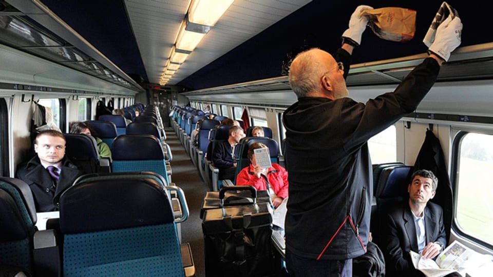 Einmal saubermachen bitte: Die mobilen Reinigungsequipen sorgen für Ordnung in den Zügen der SBB.