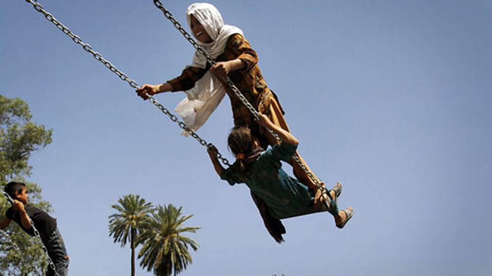 Kinder in Afghanistan haben wenig Zeit zum Spielen (Bild: Keystone)