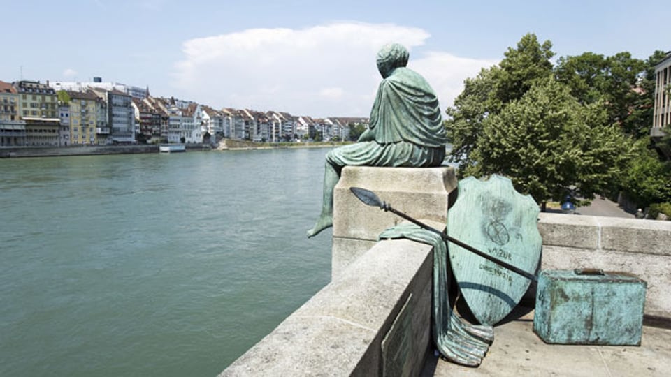 Helvetia blickt auf den Rhein.