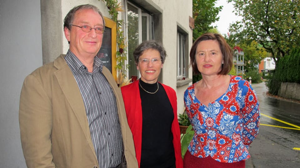 Katharina Kilchenmann (rechts) mit Barbara Stüssi-Lauterburg und Robert Kühnis.
