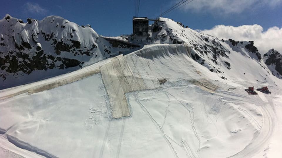 Der Sonnenschutz für den Gletscher auf dem Gemsstock oberhalb von Andermatt.
