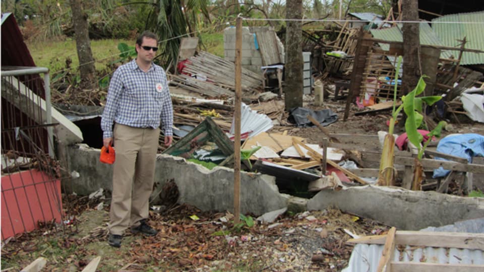 Pascal Morf auf den Philippinen, nachdem der Wirbelsturm Haiyan eine Spur der Zerstörung und Verwüstung hinterlassen hat.pur der Verwüstung hinterlassen.ippinen.