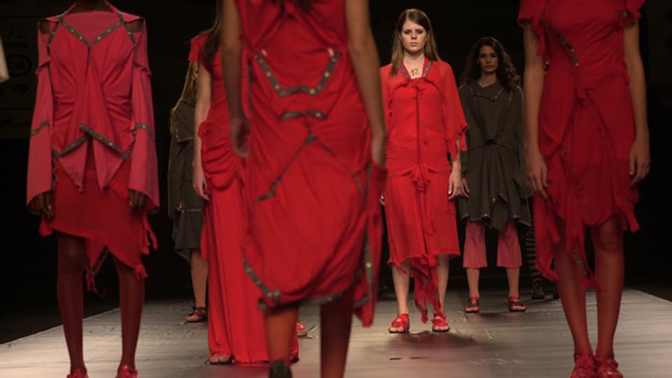 Ein Berliner Modedesigner ist überzeugt: «Rot ist das neue Schwarz».