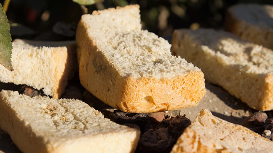 Altes Brot eignet sich wunderbar, um daraus «Breusi» oder «Vogelheu» zu machen.