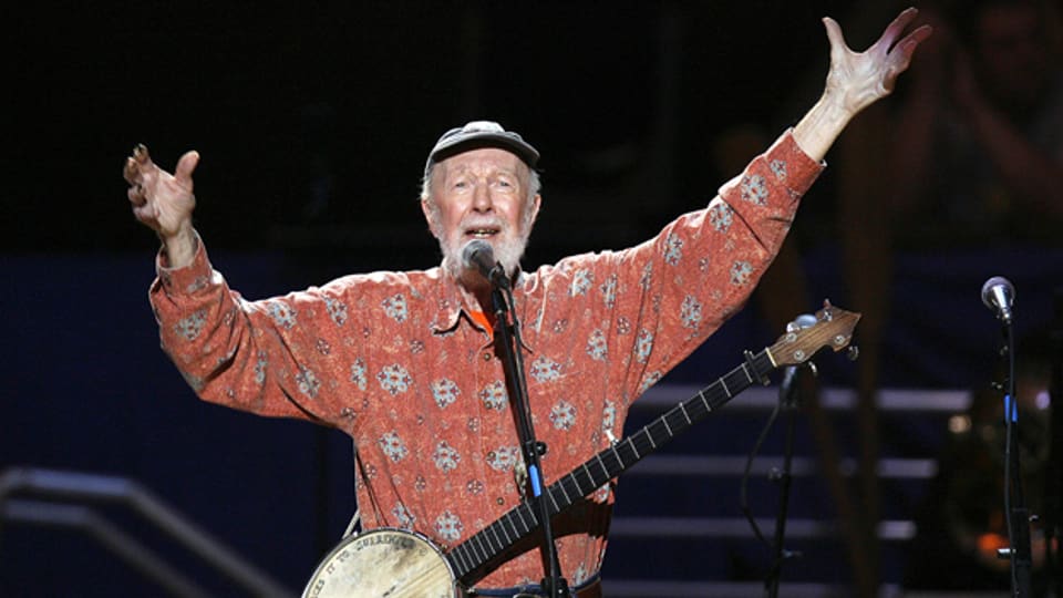 Country-Legende Pete Seeger feiert seinen 90. Geburtstag auf der Bühne in New York (Mai 2009).