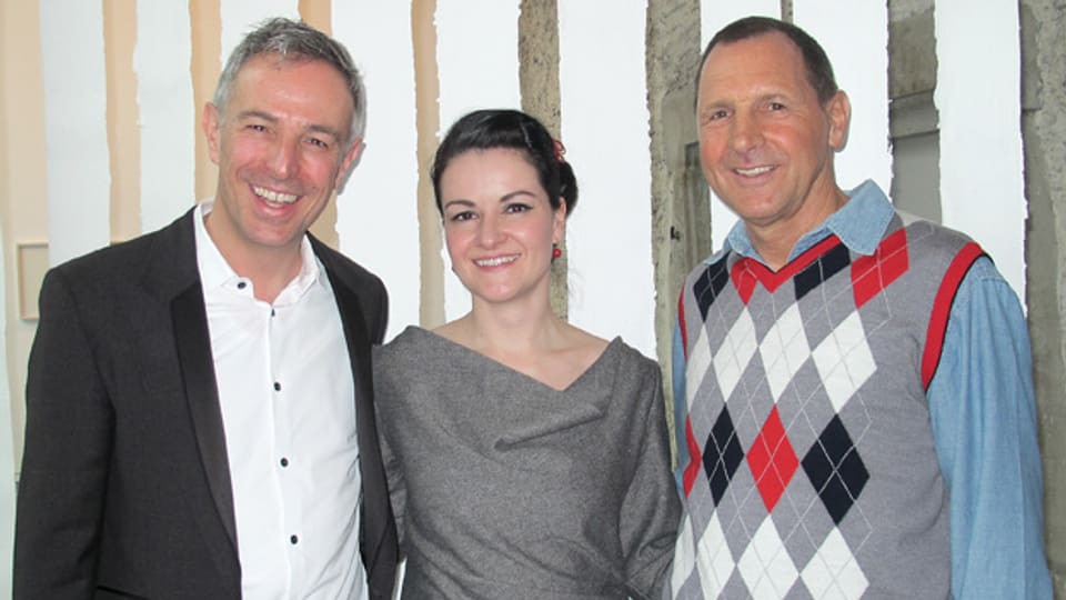 Dani Fohrler (links) mit «Frölein Da Capo» Irene Brügger und Goldwäscher Toni Obertüfer.