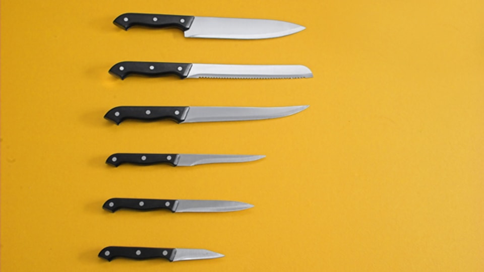 Verschiedene Messer gehören zur Grundausrüstung einer Küche.