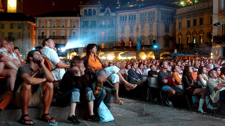 Grosandrang auf der Piazza Grande in Locarno: Während des jährlichen Filmfestivals finden täglich Vorführungen unter freiem Himmel statt.