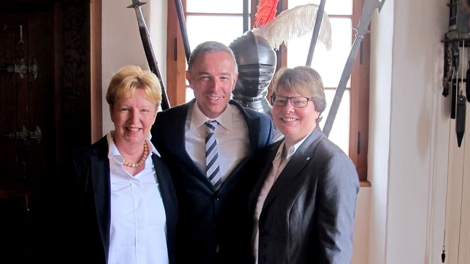 «Persönlich»-Gastgeber Dani Fohrler mit Marianne Wildi und Annemarie Wildeisen.
