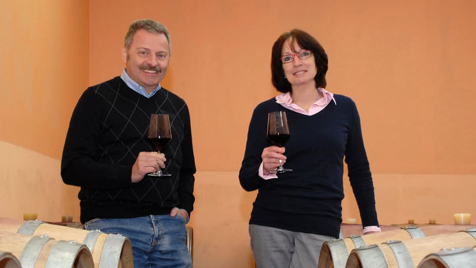 Hier reift edler Tropfen: Erhard und Evelyne Heumann in ihrem Weinkeller.