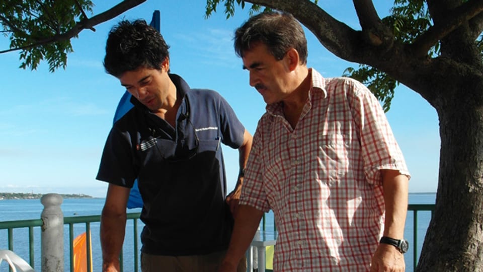 Humanitäre Hilfe: Freddie Geser (rechts) bespricht sich mit Architekt Guillaume Roux-Fouillet.
