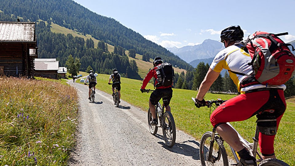 Für Velofahrer gibt es in der Schweiz unzählige schöne Strecken.