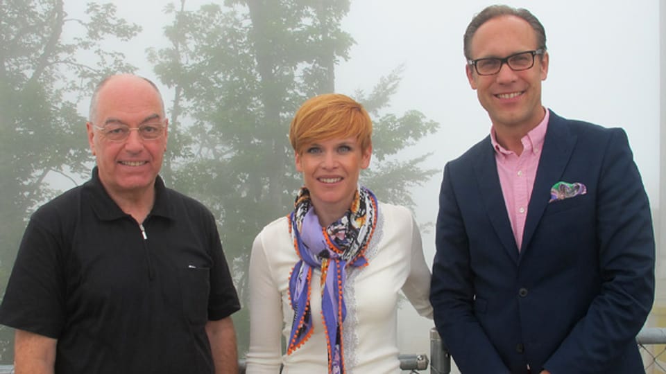 Hoch oben im Nebel: «Persönlich»-Gastgeber Christian Zeugin (rechts) mit Heinz von Gunten und Sandra Boner.