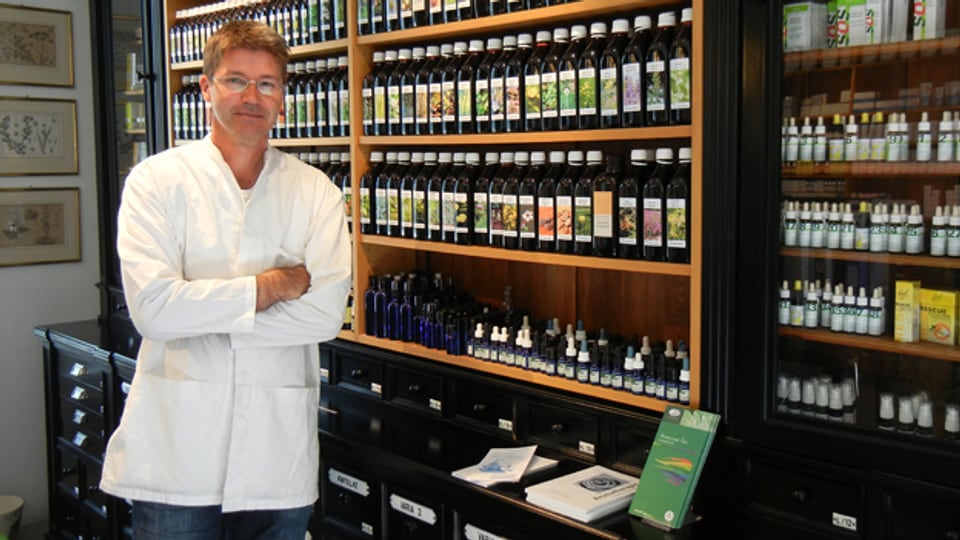 Hanf-fred Junk-hauser: Manfred Fankhauser darf als einziger Apotheker schweizweit natürliches Cannabis verkaufen.