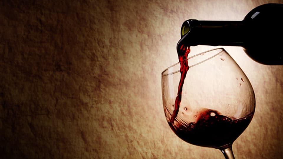 Ein kräftiger Rotwein passt ausgezeichnet zu Wildspezialitäten.