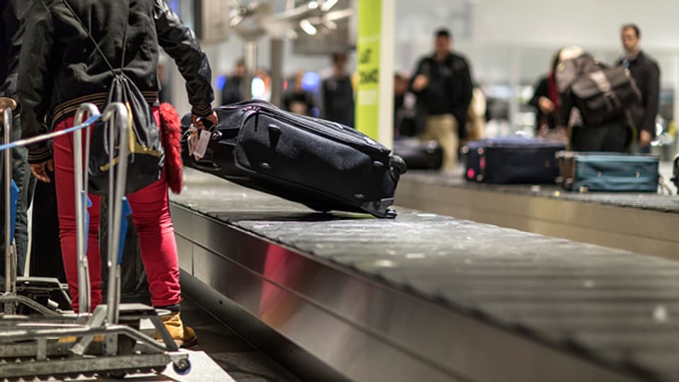 Am Flughafen: Wenn alles gut läuft, kann man seinen Koffer abholen.