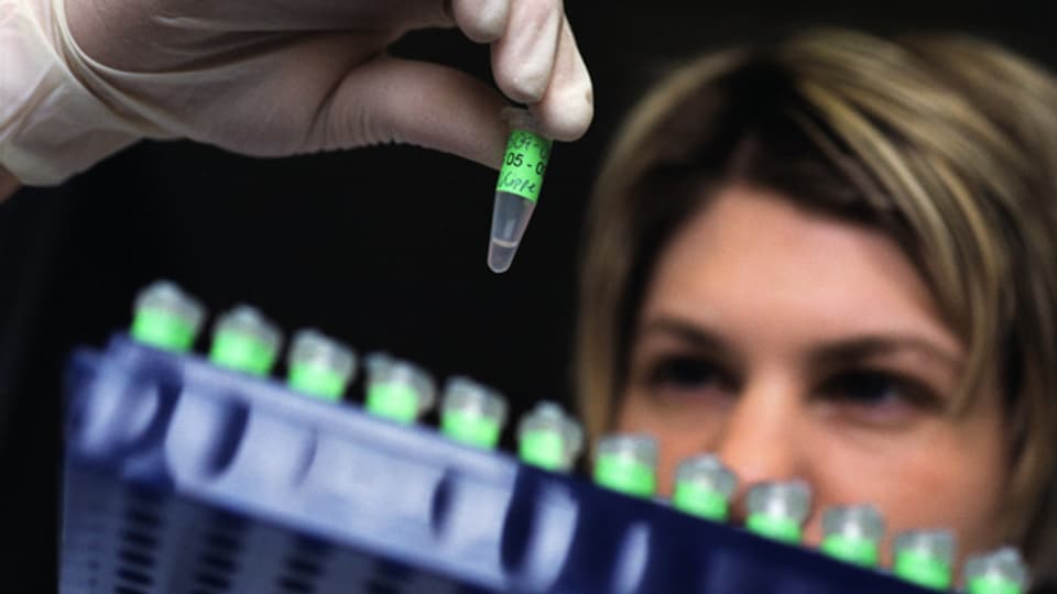 In der Forensischen Genetik am Institut für Rechtsmedizin der Universität Zürich werden DNA-Proben in Behältern aufbewahrt.
