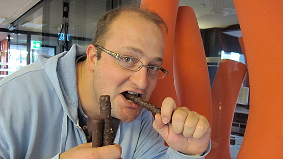 Miachel Brunner muss sich überwinden - Schokolade gehört nicht zu seinen Leibspeisen.