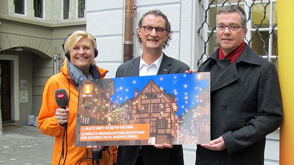 Glückliche Gewinner: Stadtammann Geri Müller und Christoph Umbricht, Leiter der Regionalwerke, mit der SRF 1-Auszeichnung.