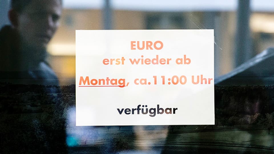 Zu grosser Ansturm auf den Euro bei der Thurgauer Kantonalbank am Samstag, 17. Januar 2015.