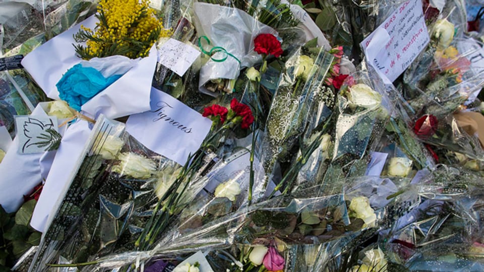 Blumen der Trauer: Die Ereignisse in Paris erschüttern die Welt.