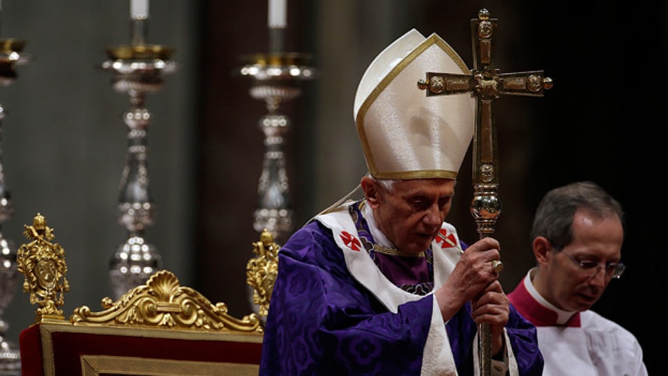 Beginn der Fastenzeit: Papst Benedikt XVI. an der Aschermittwochsmesse am 13. Februar 2013.
