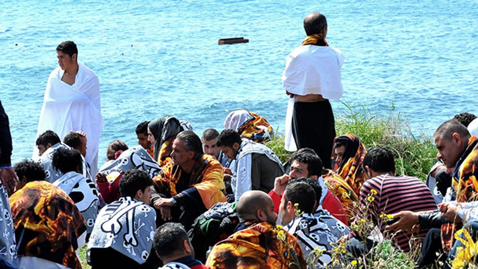 Vor Rhodos ist ein Holzboot mit über 80 Flüchtlingen gekenntert.