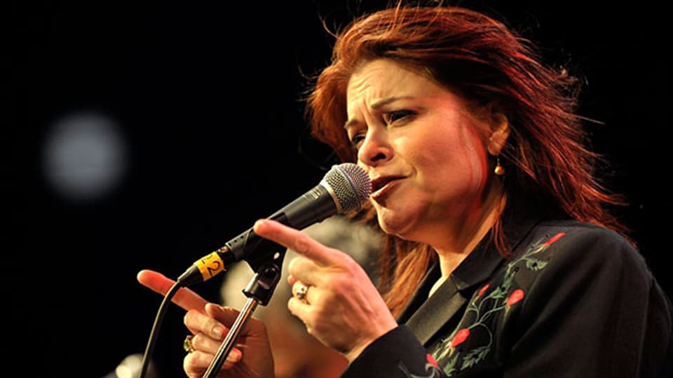 Rosanne Cash 2009 auf der Bühne vom Albisgüetli in Zürich.
