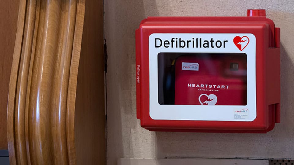 Richtig angewendet, kann der Defibrillator Leben retten.