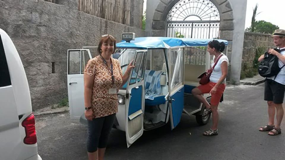 Nives Maria Codara unterwegs als Toristenführerin auf Ischia.
