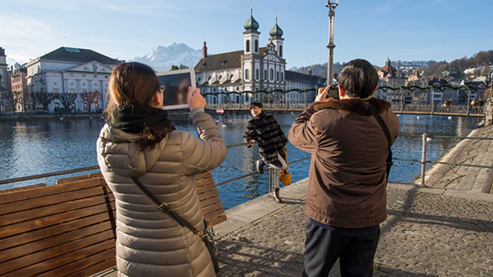 Asiatische Touristen gehören in Luzern zum Stadtbild.