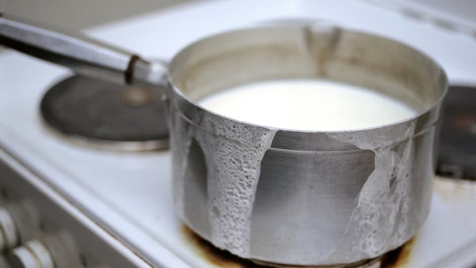 Butter verhindert das Überkochen der Milch.