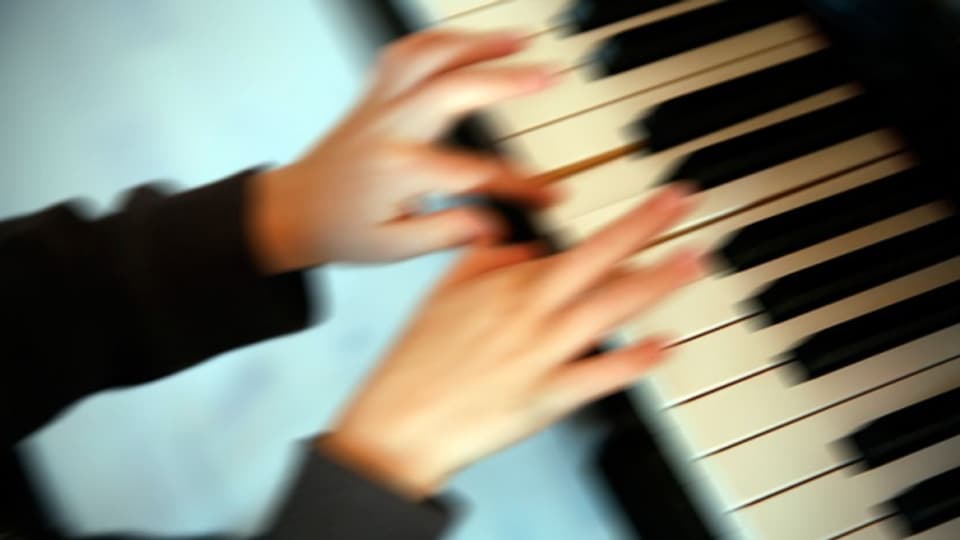 Klavierlehrer erhalten Konkurrenz – eine App bringt blutigen Anfängern das Klavierspielen bei..