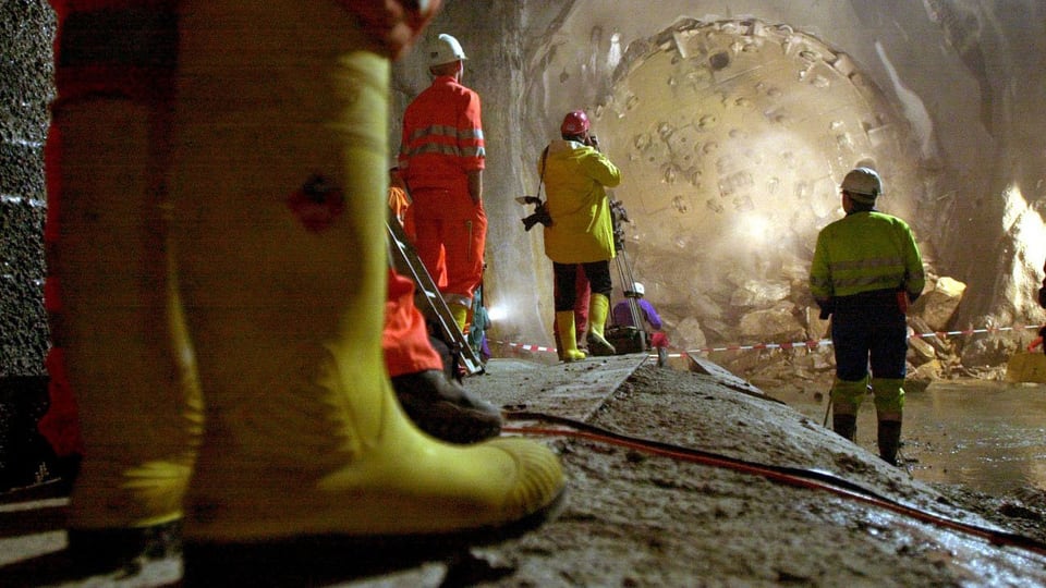 Del Buono erzählt von den Arbeitern am Gotthardbasistunnel (Bild: Keystone)