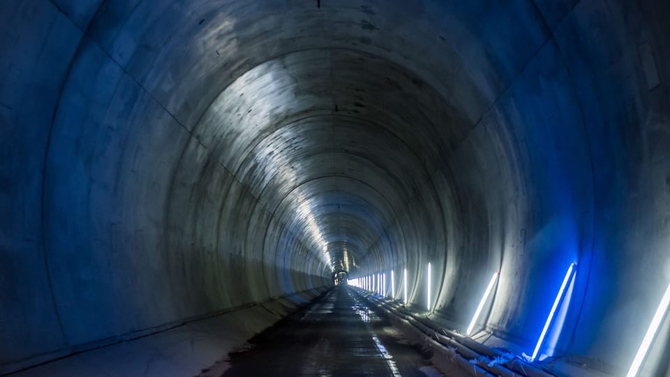 Die drei Krimis spielen südlich dieses Tunnels (Bild: Keystone)