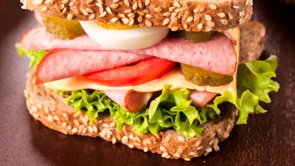 Schinken, Brot, Salat - überall sind Zusatzstoffe drin
