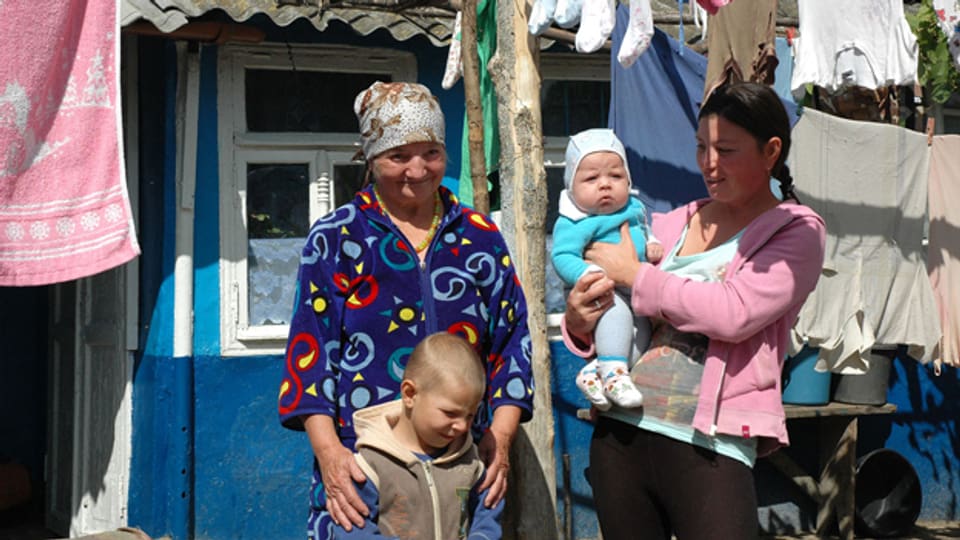 Tamara Gangan lebt in Moldawien mit ihrer Tochter Zinaida und deren Kindern. Sie bekommt 25 Franken Pension pro Monat.