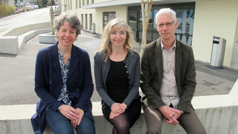 Moderatorin Anita Richner (Mitte) mit Regina Aklin und Pfarrer Ernst Hörler.