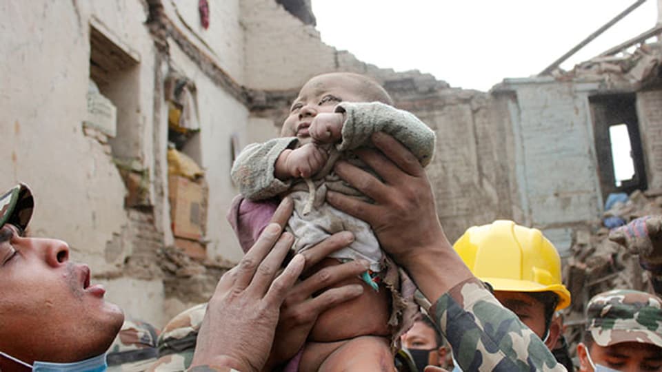 Viele Kinder haben durch das verherende Erdbeben ihre Eltern verloren.