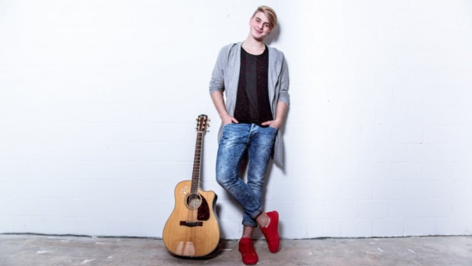 Der 19-jährige Sänger und Gitarrist Vincent Gross aus Basel will seinen Traum von einer Karriere als Künstler und Entertainer verwirklichen.