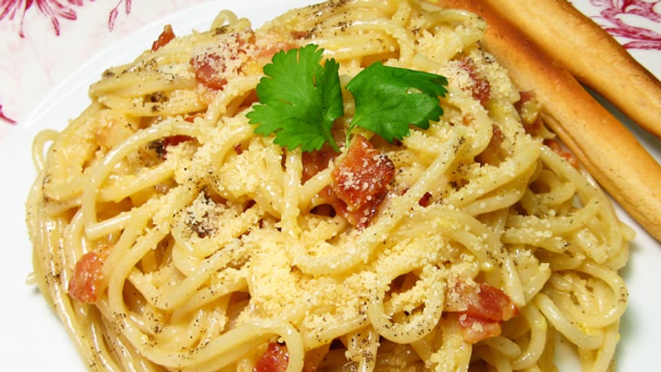 Traditionellerweise werden Spaghetti alla Carbonara ohne Rahm zubereitet.