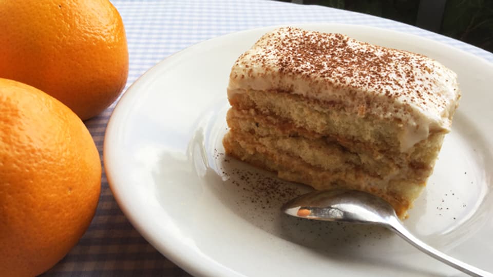 Das üppige italienische Dessert Tiramisu schmeckt auch in der fruchtigen Variante mit Orange anstelle von Kaffee lecker.