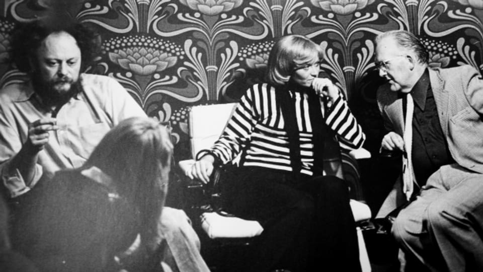 1976: Peter Bühler im Gespräch mit (v.l.) Niklaus Meienberg, Rosmarie Pfluger und Raymond Broger.