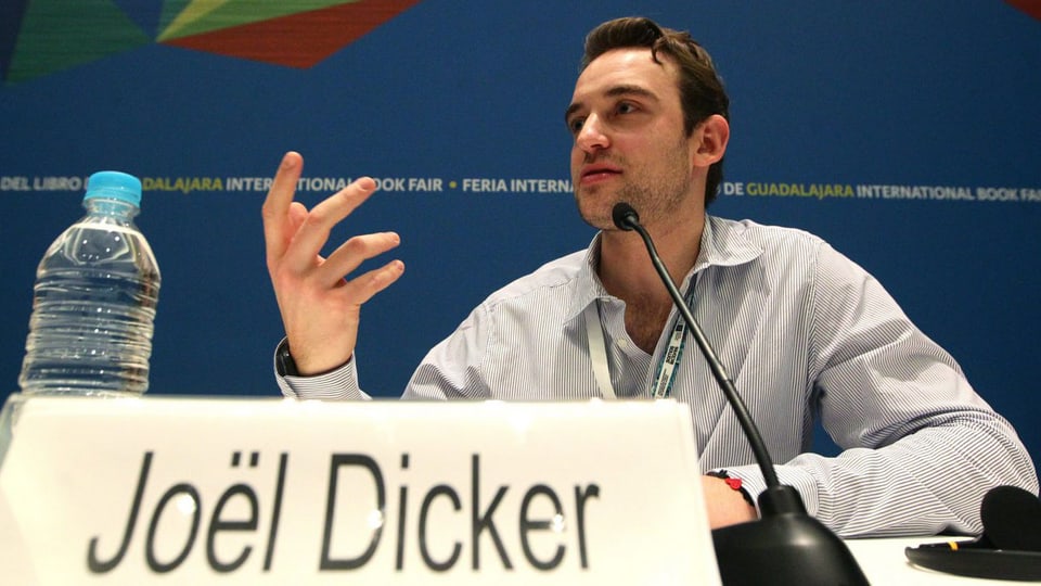 Joël Dicker spricht über den Alltag als Erfolgsautor (Bild: Keystone)