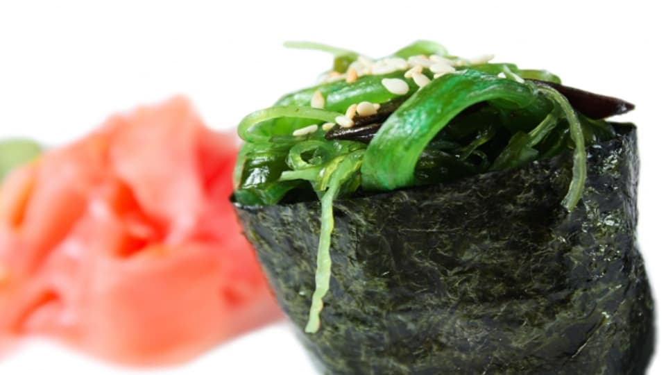 Eine doppelte Portion Algen: Nori-Algen ums Sushi, Wakame im Sushi