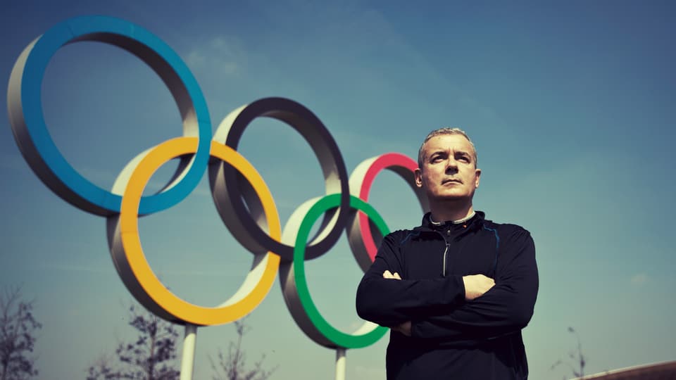 Der Autor Ilja Trojanow versucht sich in den 80 Olympia-Disziplinen (Bild: Thomas Dorn)
